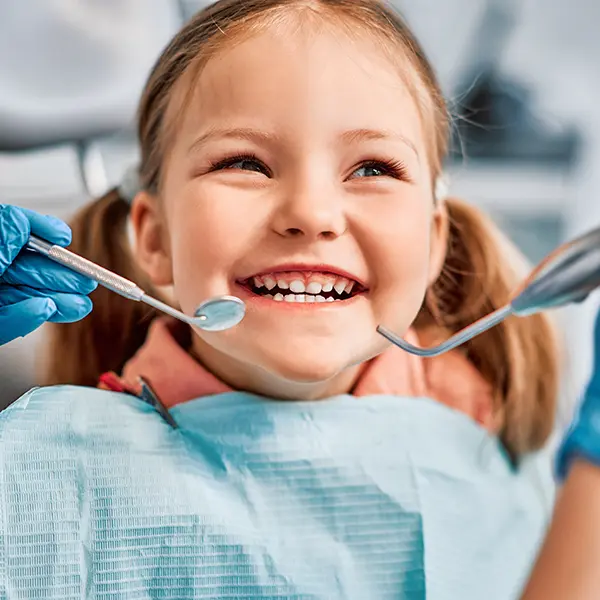 Kind bei Zahnbehandlung